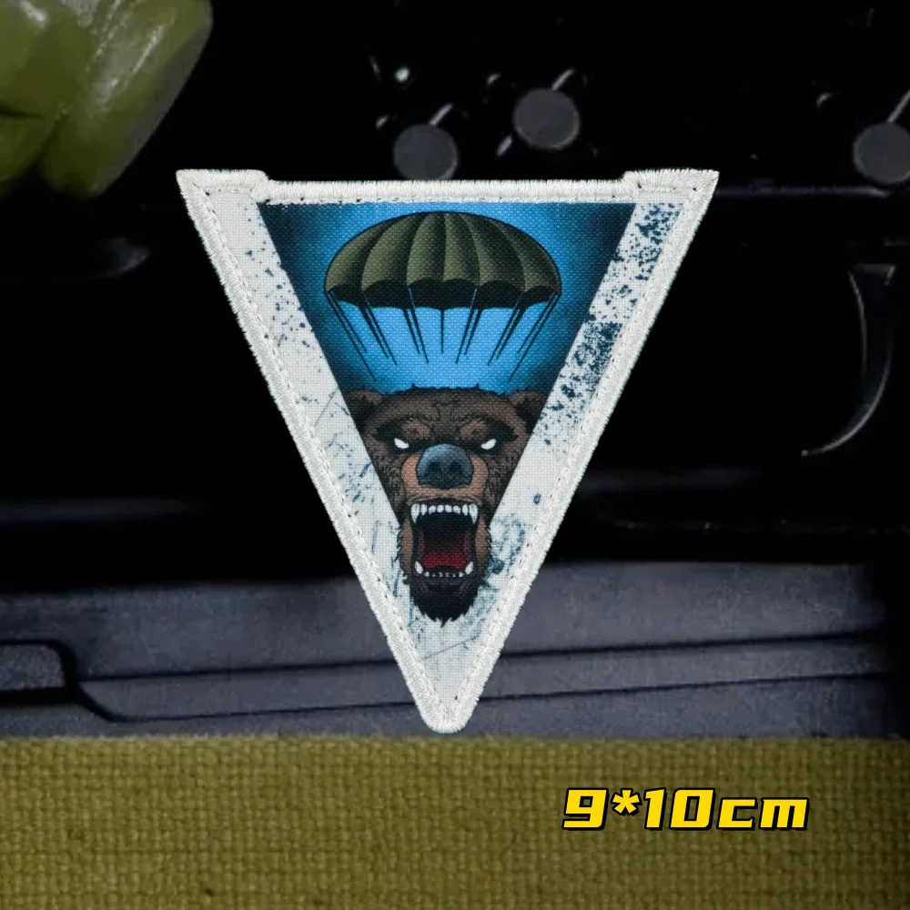 Detalle de parches militares y estilo fuerzas aéreas