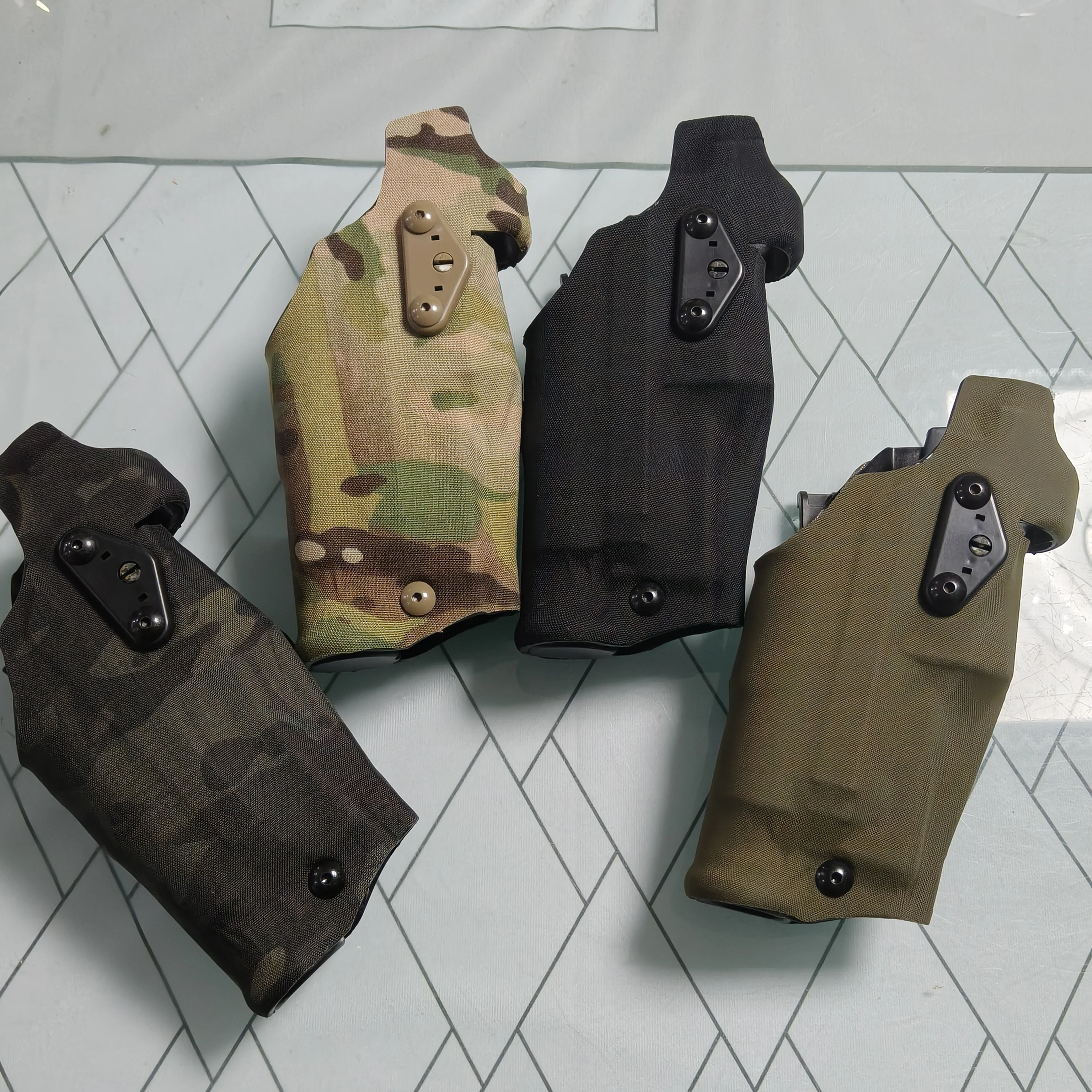 Funda táctica para Glock 17 con linterna X300, vista frontal