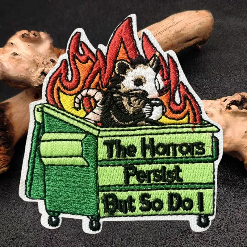 Insignia frontal del parche THE HORRORS PERSIST