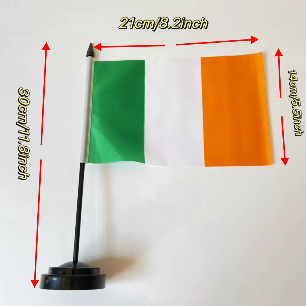Bandera de Irlanda en entorno de oficina