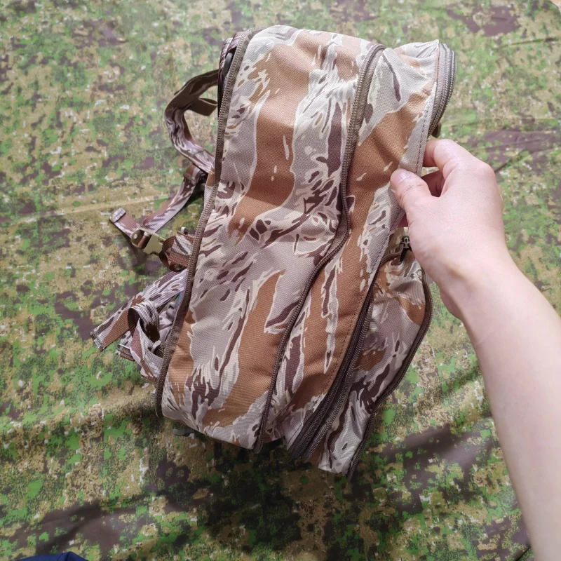 Mochila táctica extensible e impermeable de nailon - imagen 2