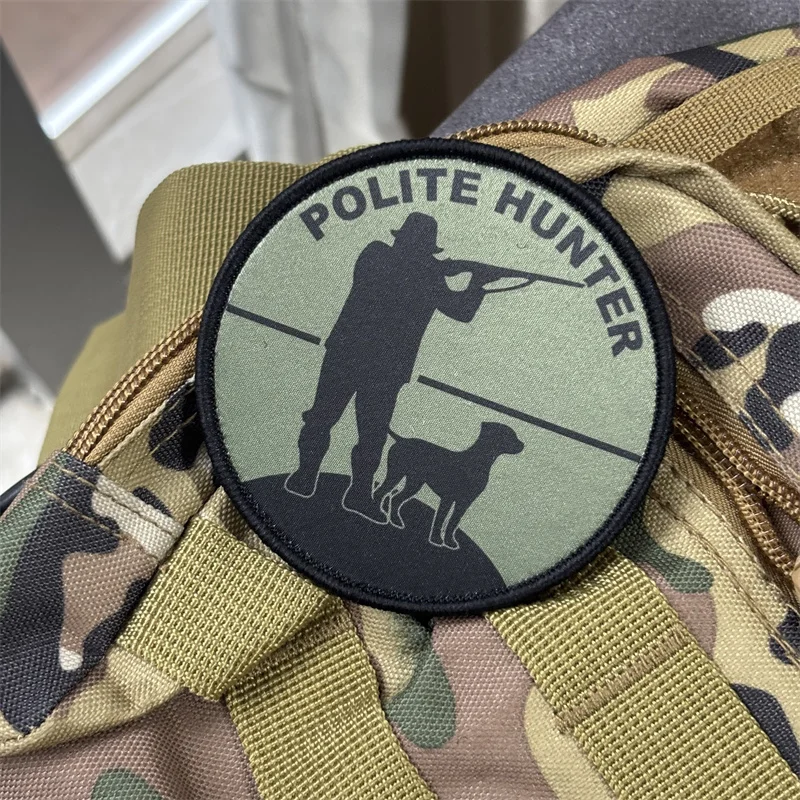 Parche táctico POLITE HUNTER con velcro para mochila y uniforme militar - imagen 3