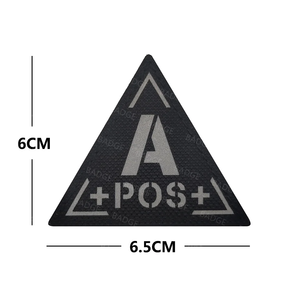 Parche tipo sanguíneo triangular reflectante – Velcro táctico