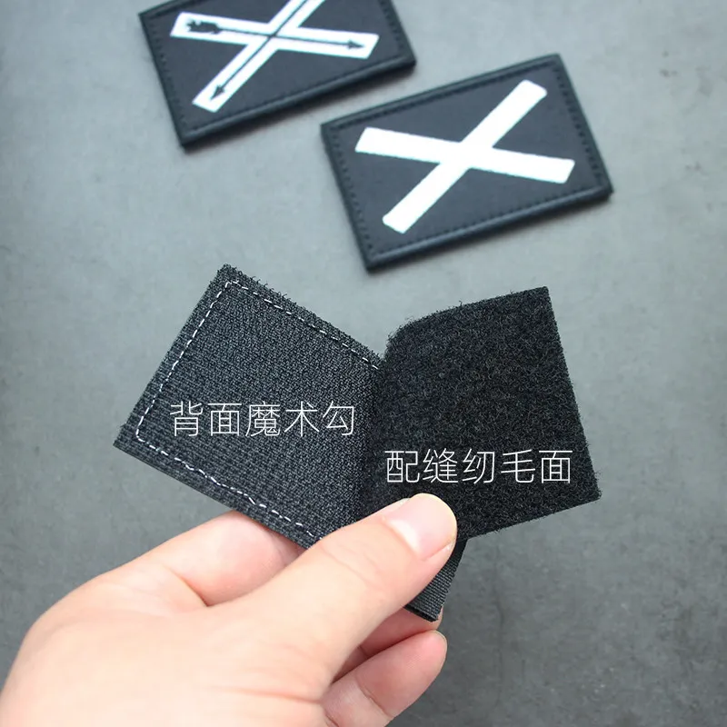 Parche bordado réplica insignia en X para mochila táctica - imagen 3
