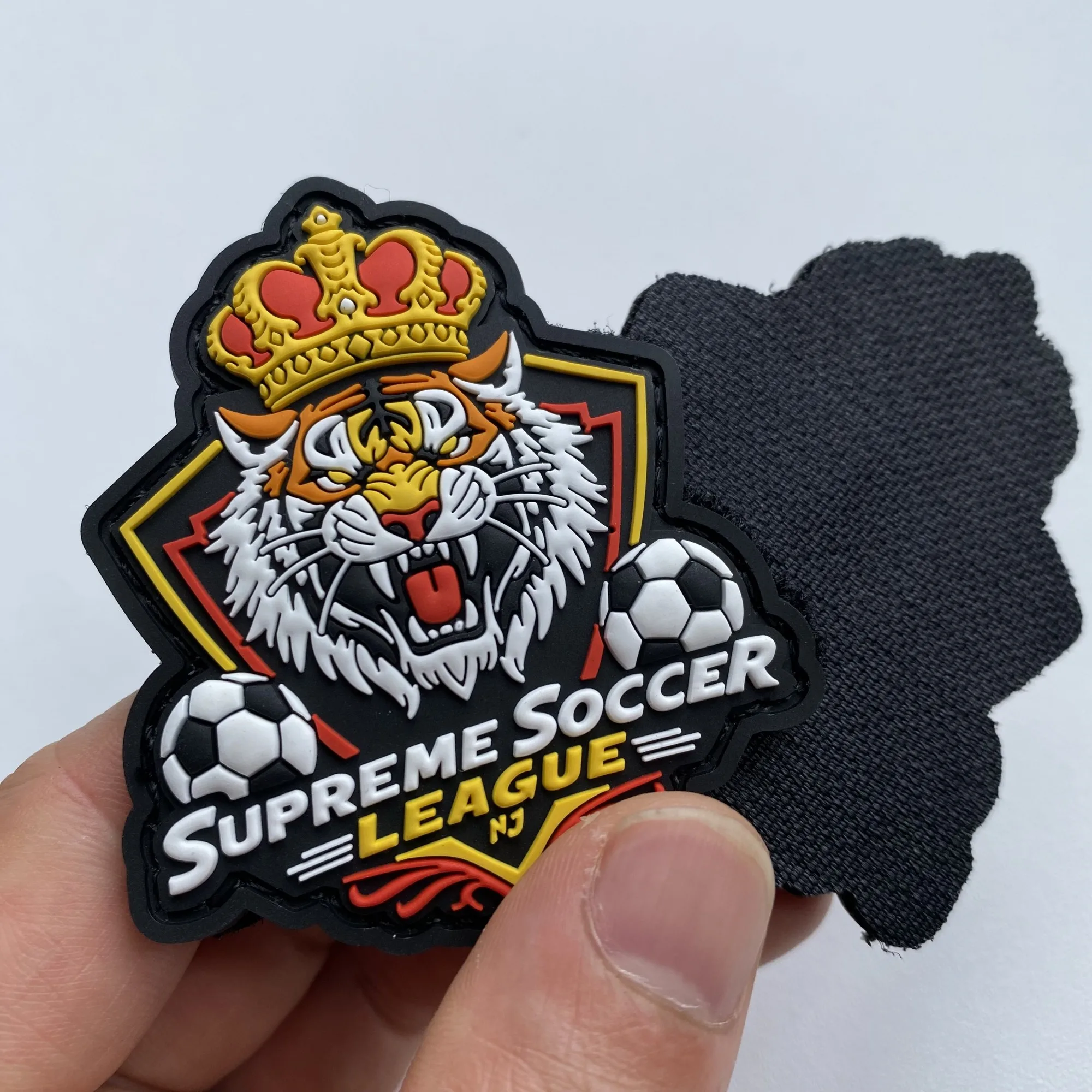 Parches tácticos termoadhesivos con logotipo bordado y velcro