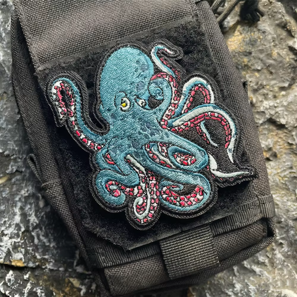 Deep Sea Hunter parche bordado octagonal pulpo azul para ropa