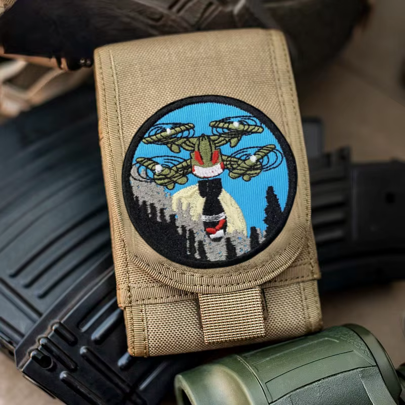 Detalle de parche táctico FOX SNIPER con obús M777