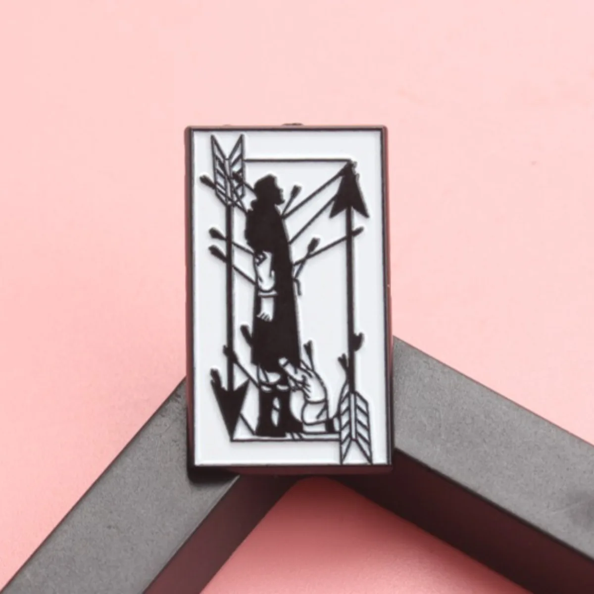 Broche vintage de silueta blanco y negro con conejo - imagen 3