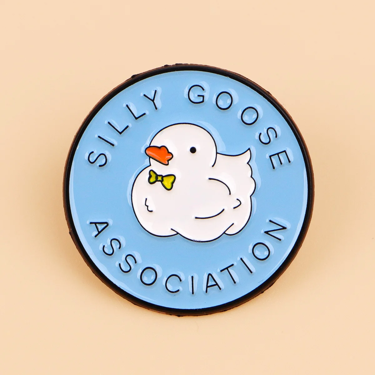 Pin Silly Goose con acabado de esmalte