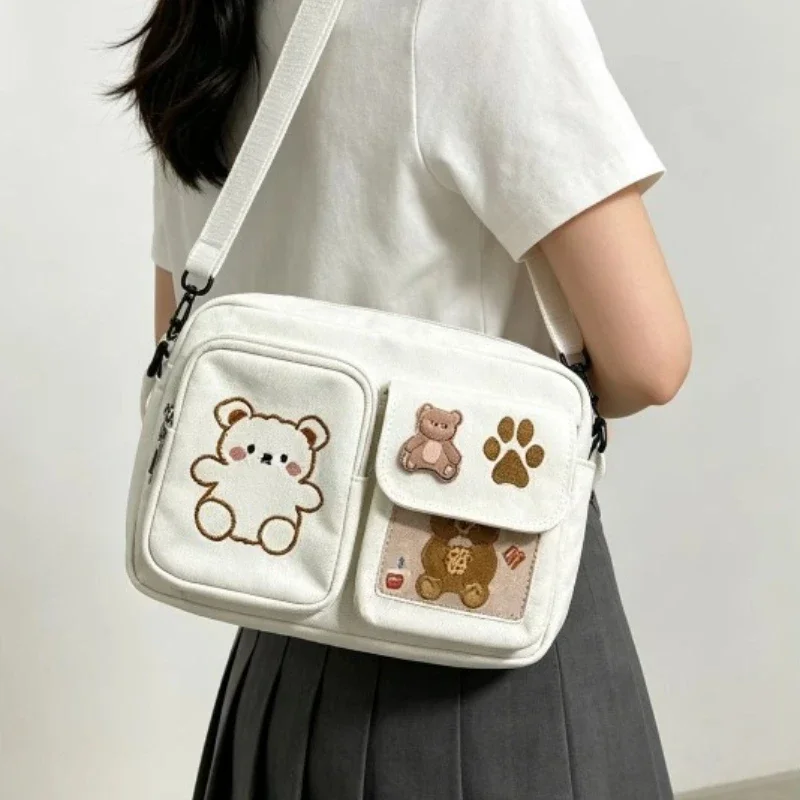 Bolso bandolera de lona con bordado oso vintage estilo táctico - imagen 3