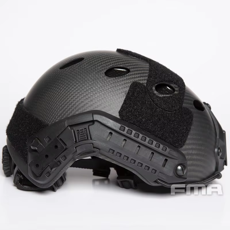 Casco en uso en entorno exterior