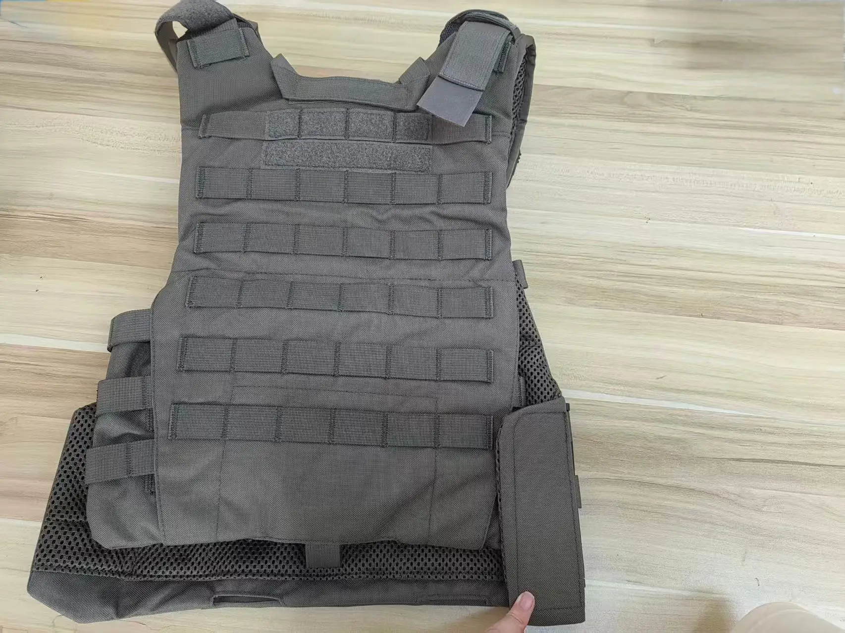 Chaleco táctico con diseño funcional