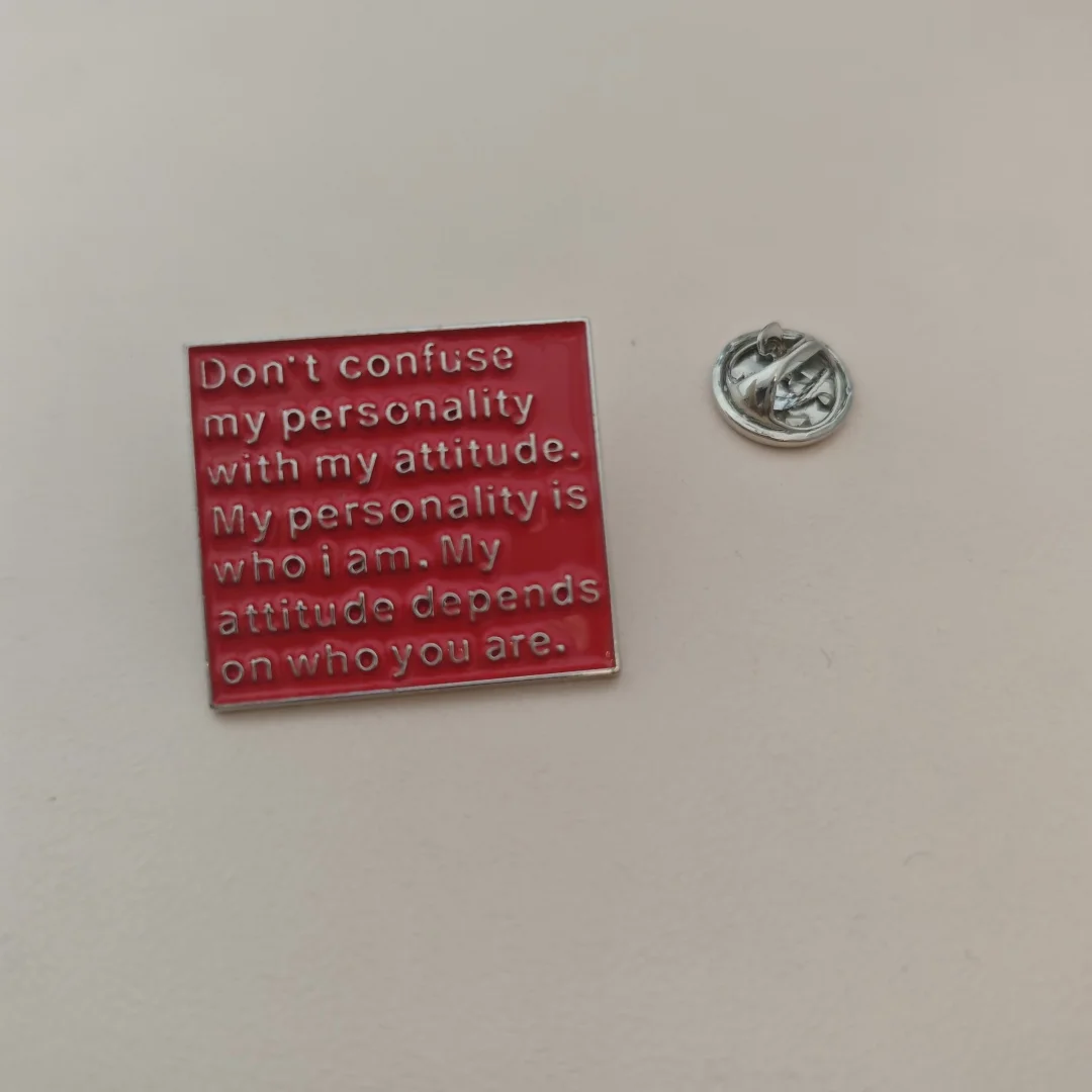 Broche de metal rectangular rojo para uso diario unisex - imagen 2