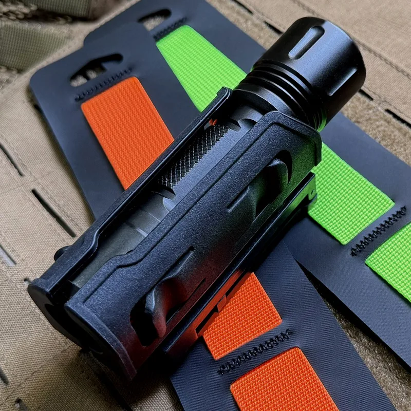 Funda táctica MOLLE para linterna con rotación 360° y cinturón - imagen 4