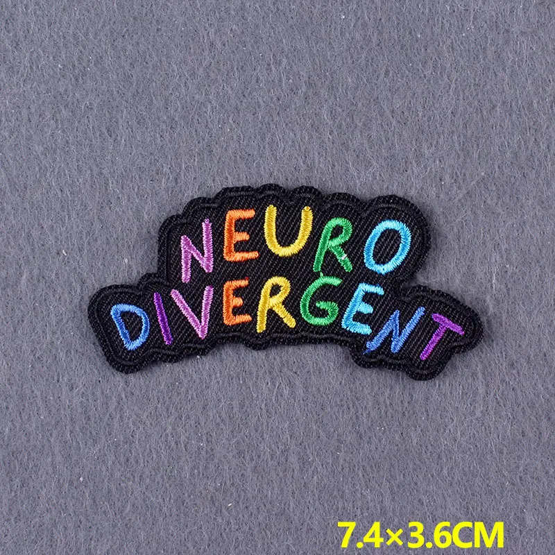 Detalle de parche con mensaje positivo