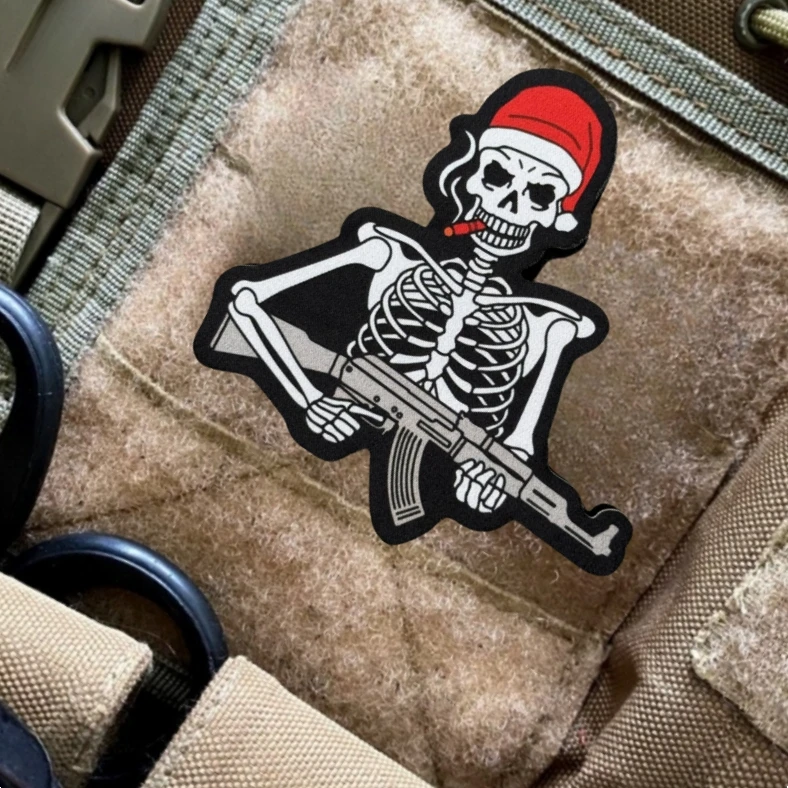 AK Skull parche militar táctico con sombrero navideño moral - imagen 3