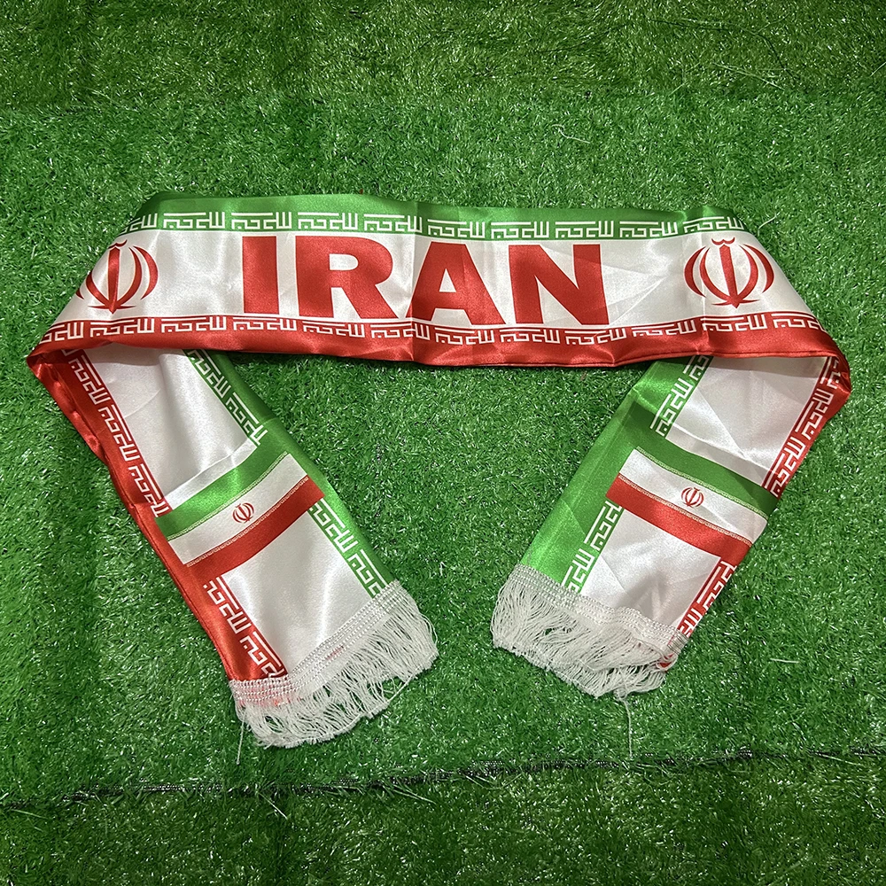 Bufanda de fútbol satén doble cara estampada con pompón Iran 2026 - imagen 4