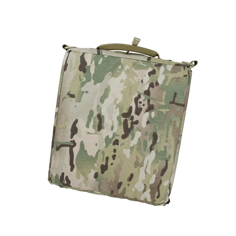 Detalle de sistema MOLLE para accesorios