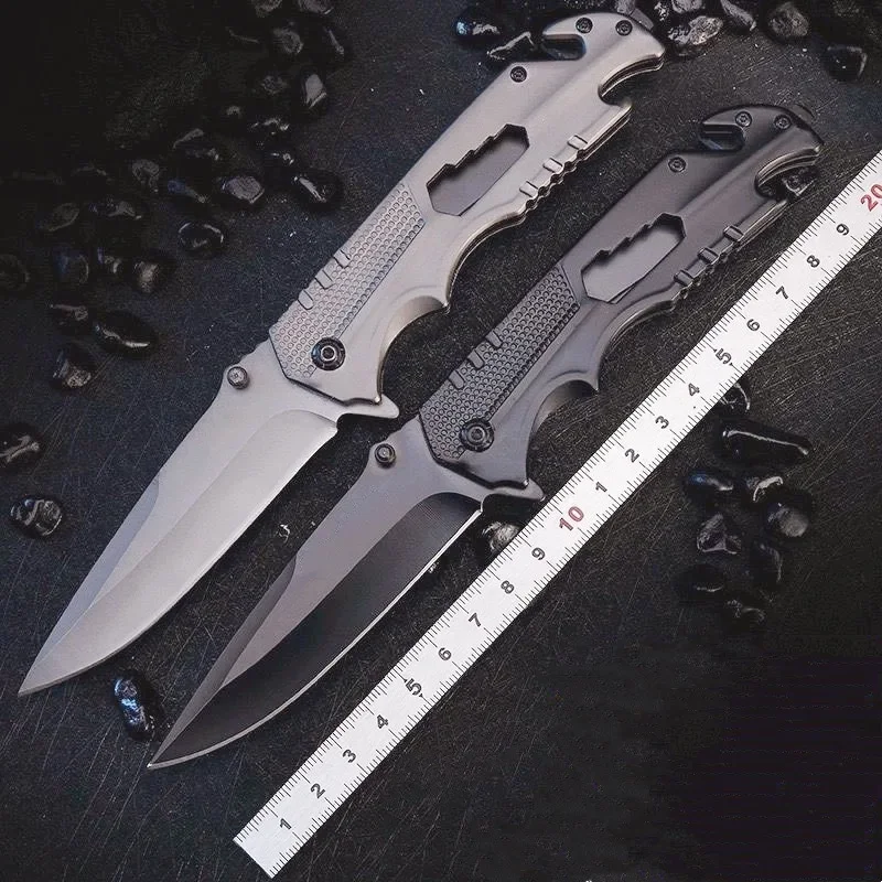Cuchillo plegable EDC en posición de bolsillo