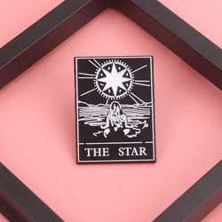 God Broche táctico de estrellas bajo luz octogonal