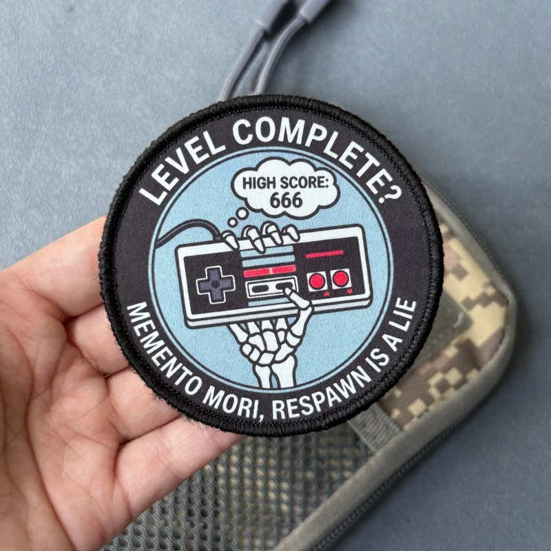 Parche táctico Memento Mori con velcro – Insignia de moral - imagen 2