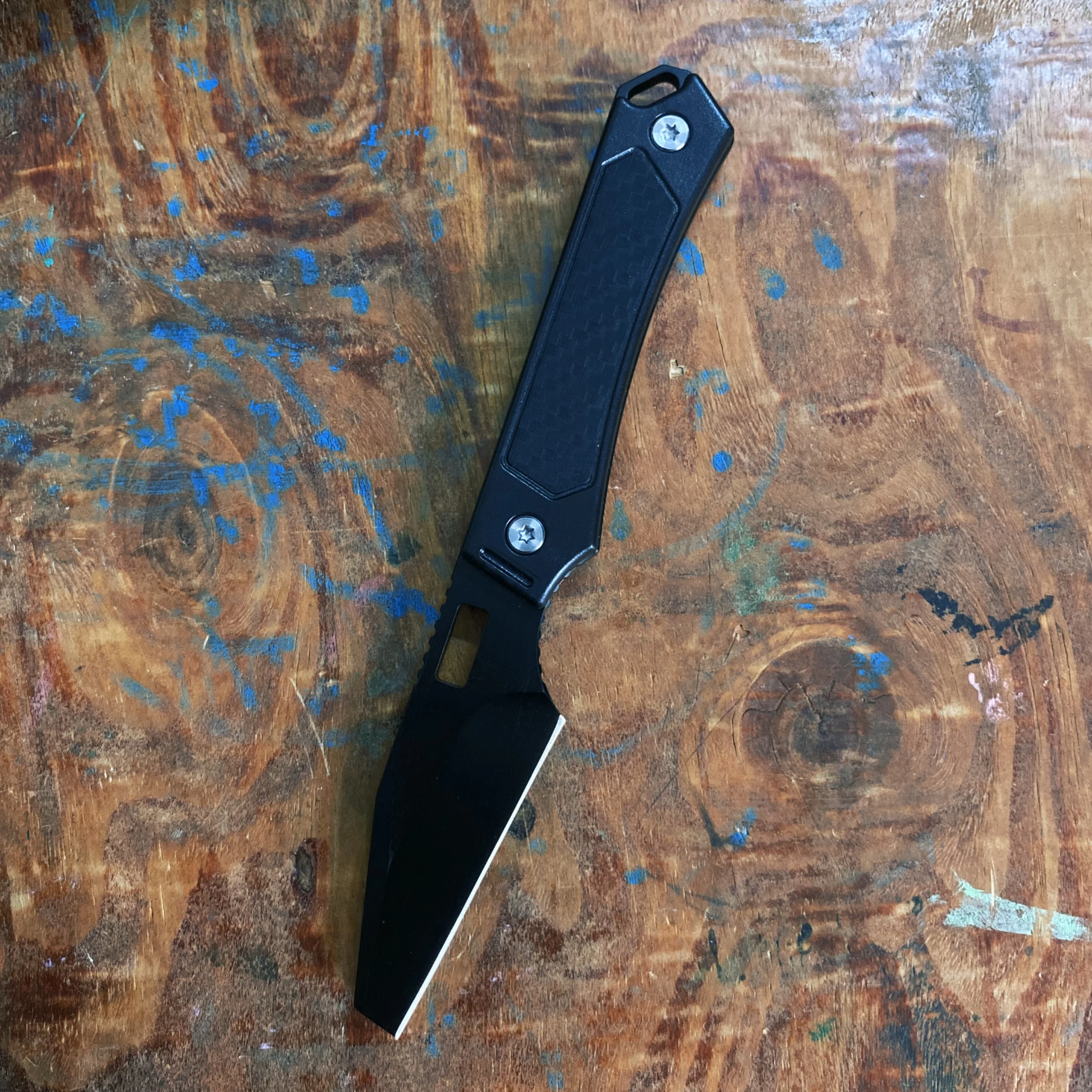 Cuchillo recto para exteriores listo para llevar