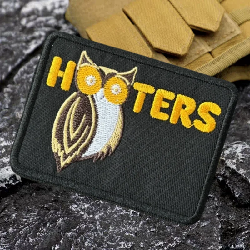 HOOTERS – Parche bordado 3D búho con velcro táctico - imagen 2