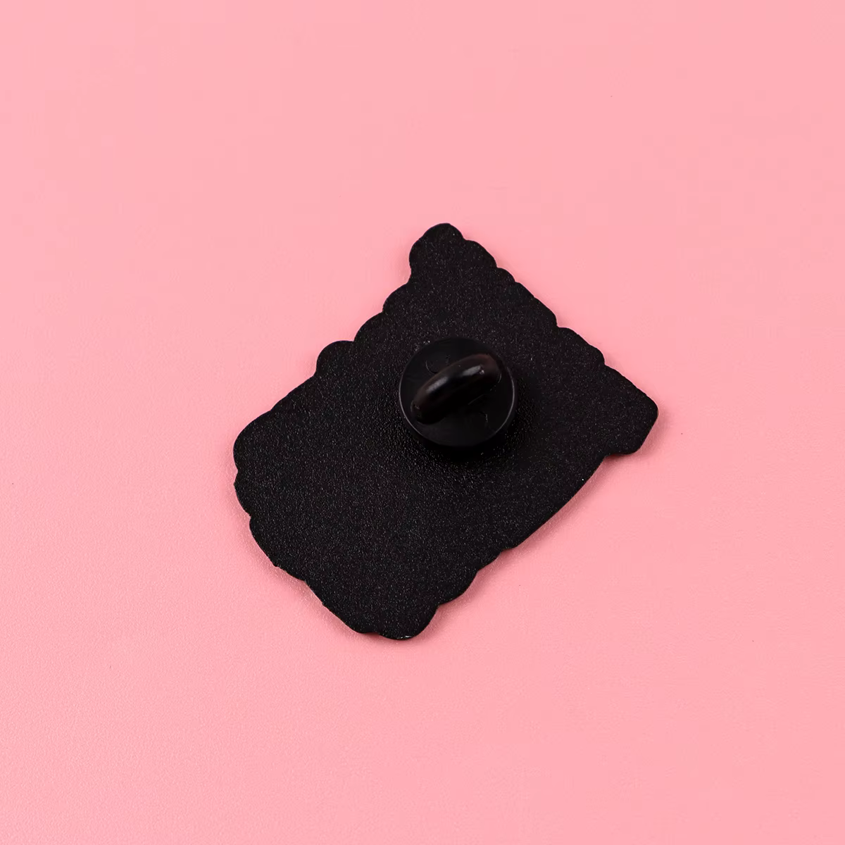 Pin de esmalte gato terror para chaqueta, mochila y solapa - imagen 2