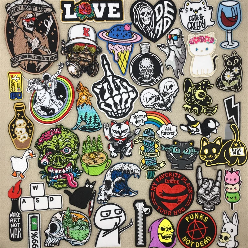 Parches de calavera punk anime
