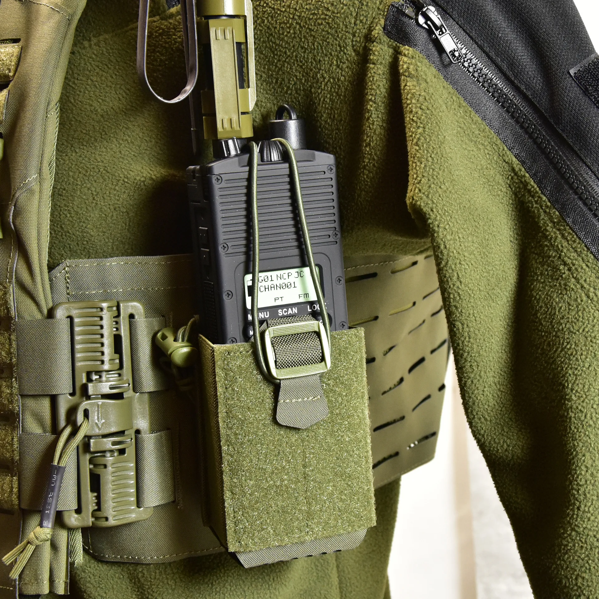 Bolsa táctica MOLLE regulable en altura para radio grande - imagen 5