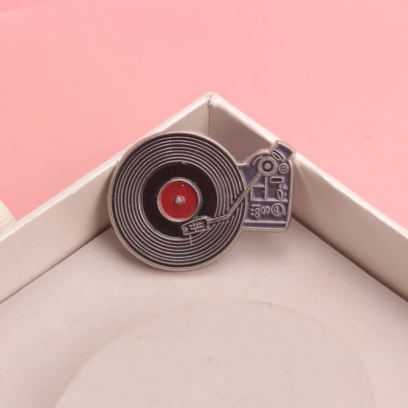 Pin esmaltado tocadiscos vinilo vintage – Broche retro para música - imagen 5