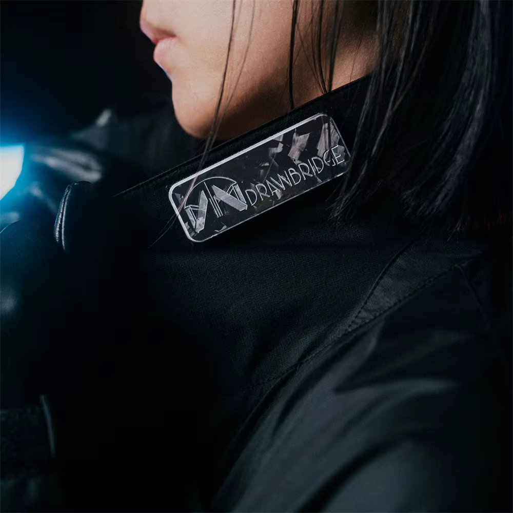 Death Stranding brazalete táctico con parche fibra de carbono - imagen 4