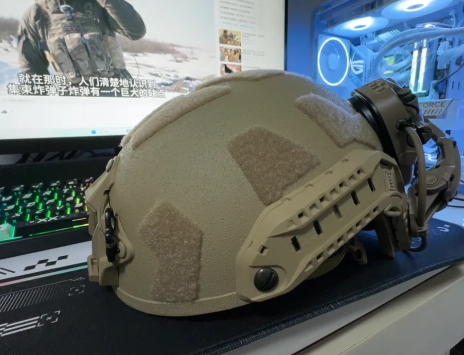 Casco FAST SF de corte alto, carcasa de aramida y perfil táctico