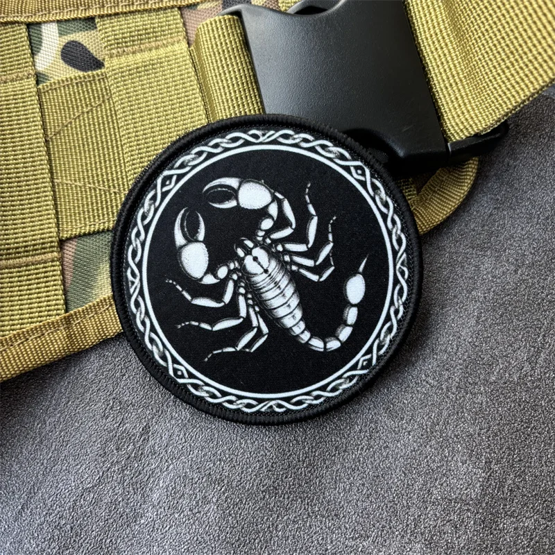 Parche táctico escorpión con velcro militar para mochila y brazalete - imagen 5