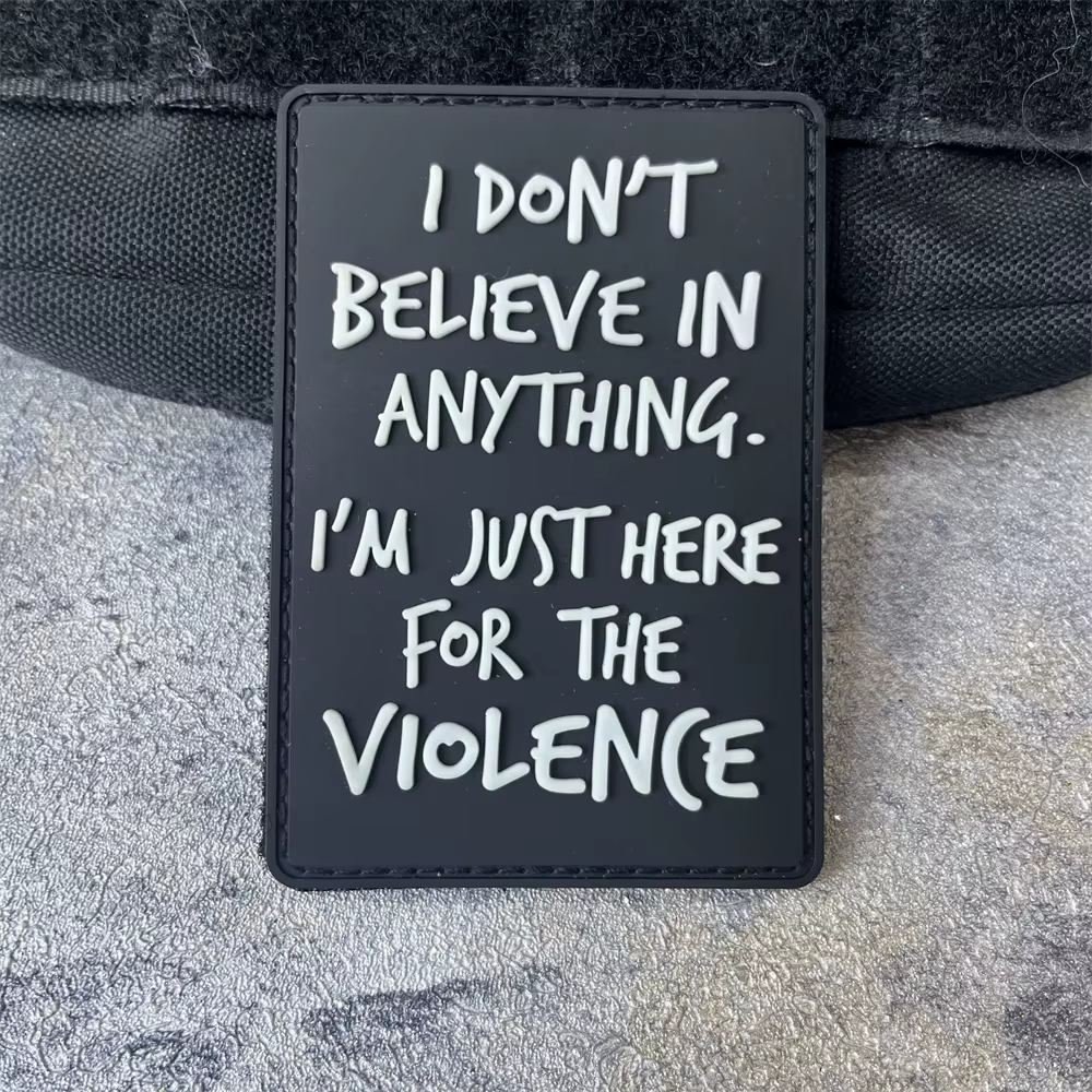 Parche militar PVC luminoso – Frase No creo en violencia - imagen 4