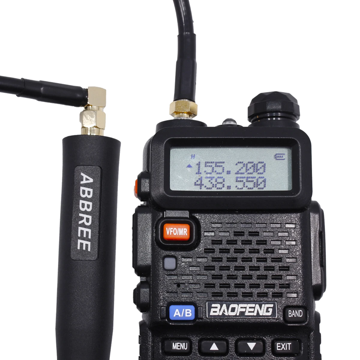 Cable en uso con walkie‑talkie Baofeng