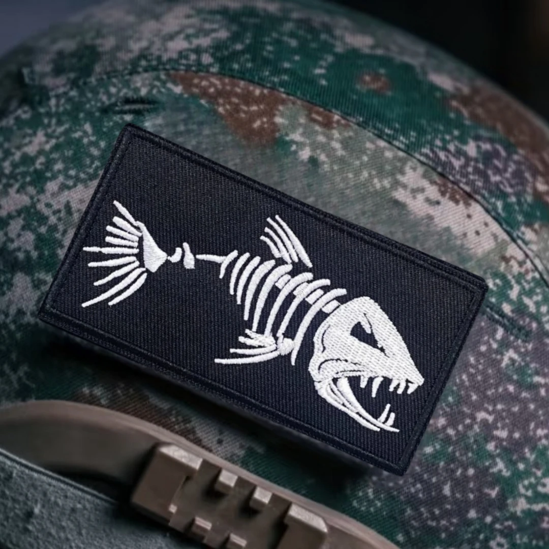 Parche militar bordado chevron esqueleto de pez táctico con velcro - imagen 5