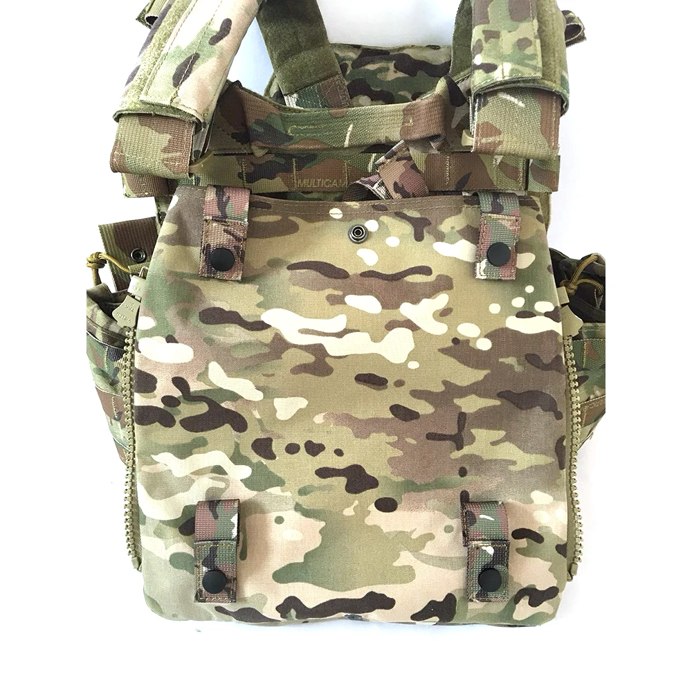 Detalle de tiras MOLLE y sujección