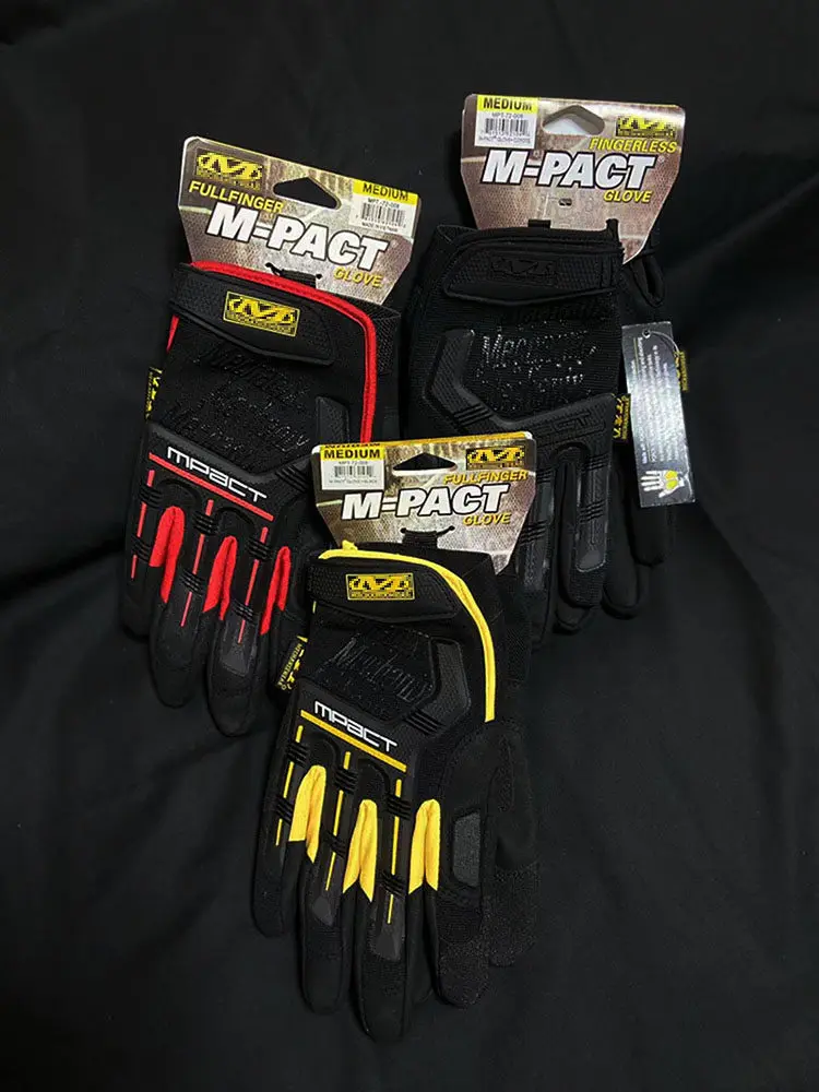 Guantes tácticos en uso