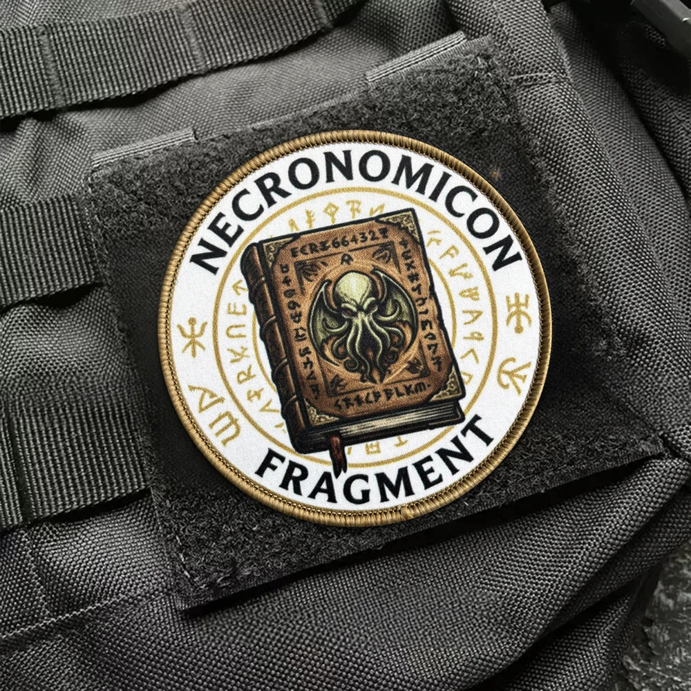 Parche táctico Necronomicon Cthulhu con Velcro gancho y bucle - imagen 3