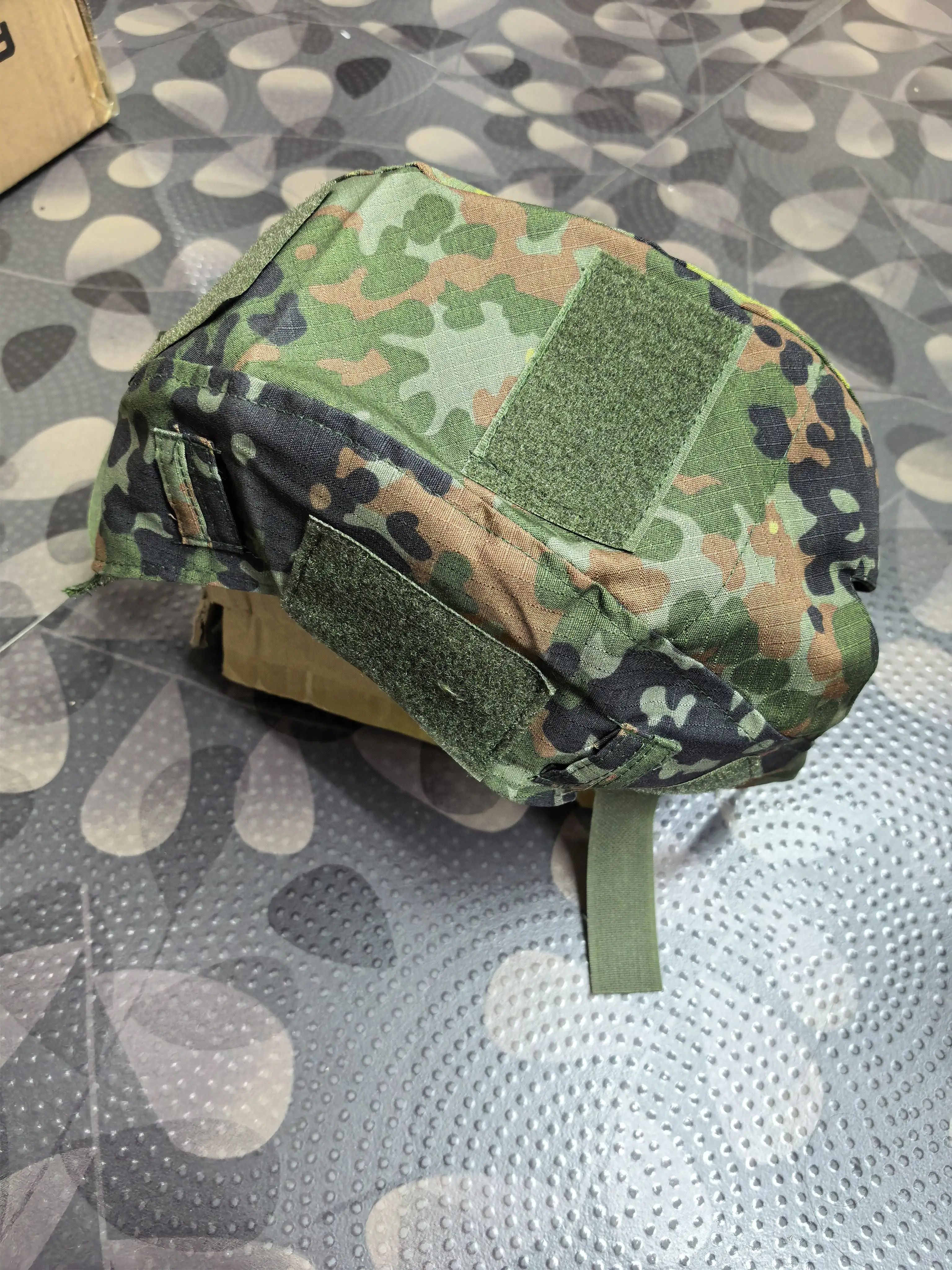 Funda táctica para casco FAST en camuflaje