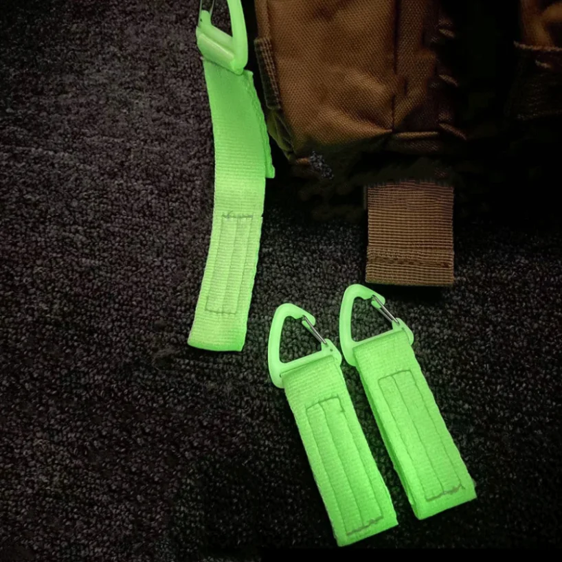 Mochila táctica MOLLE luminosa con hebilla triangular y cierre rápido - imagen 3