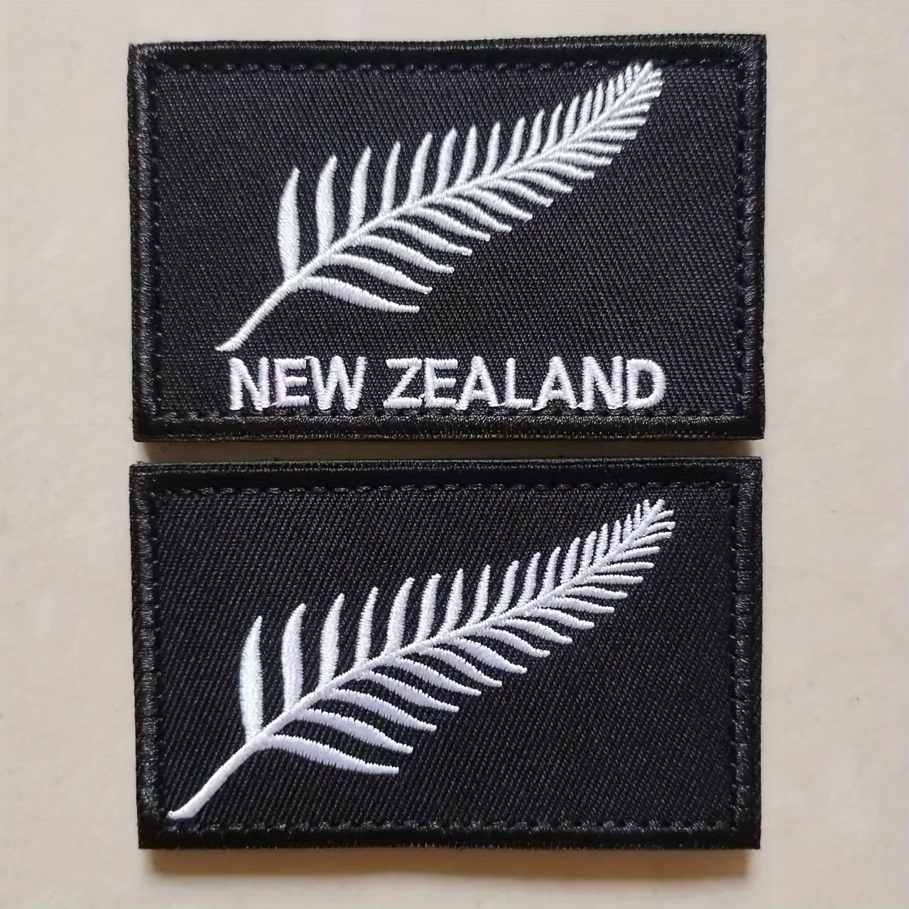 Parche táctico MOLLE Velcro bordado bandera helecho plateado NZ - imagen 2