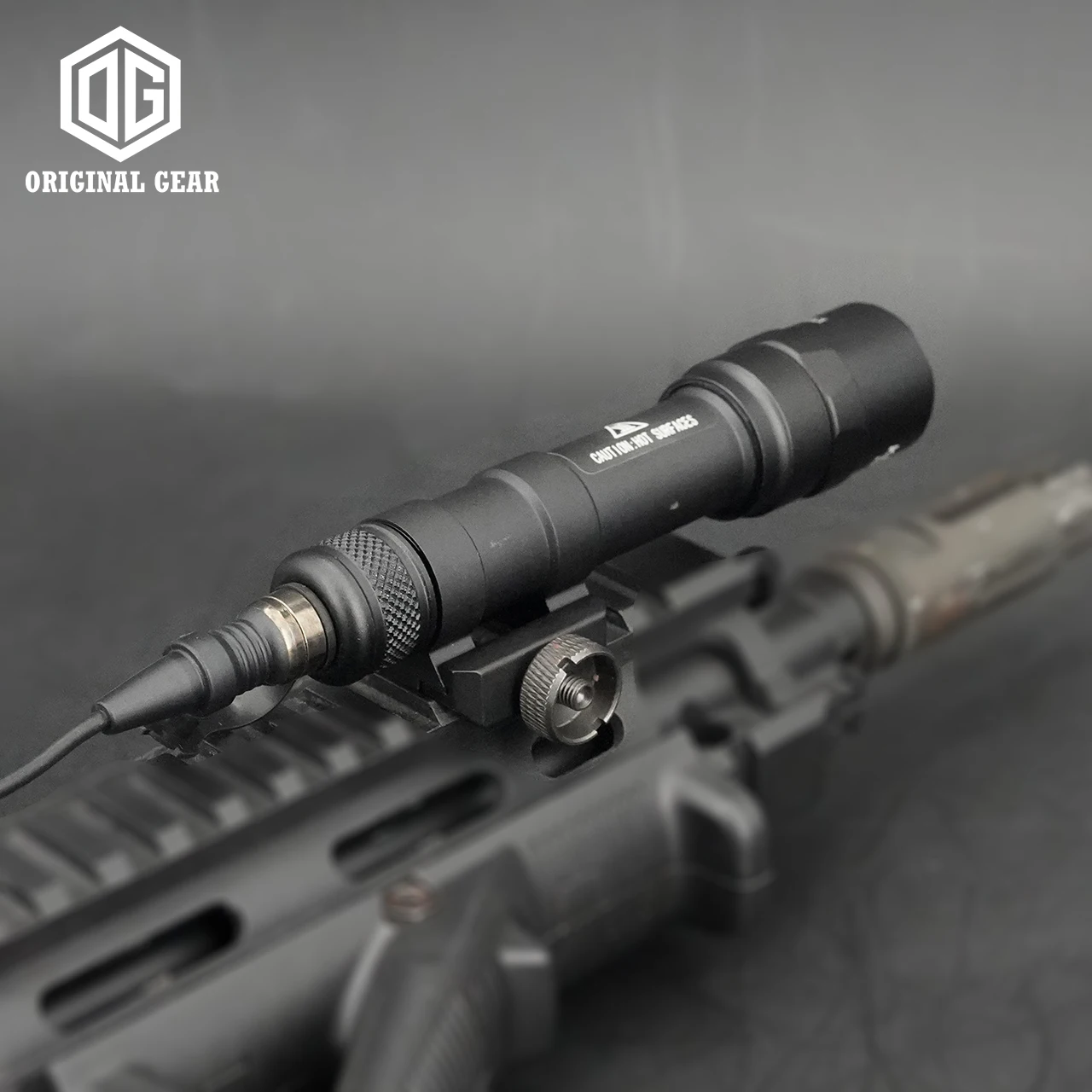 Ejemplo de montaje en riel Picatinny de un rifle