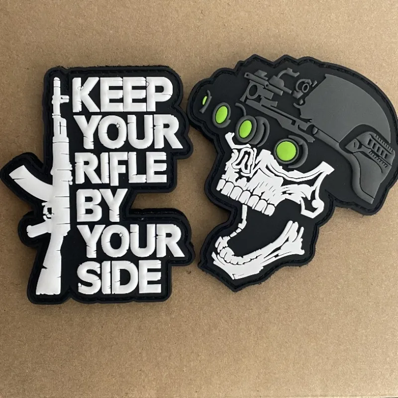 Parche táctico PVC calavera visión nocturna velcro para casco - imagen 3