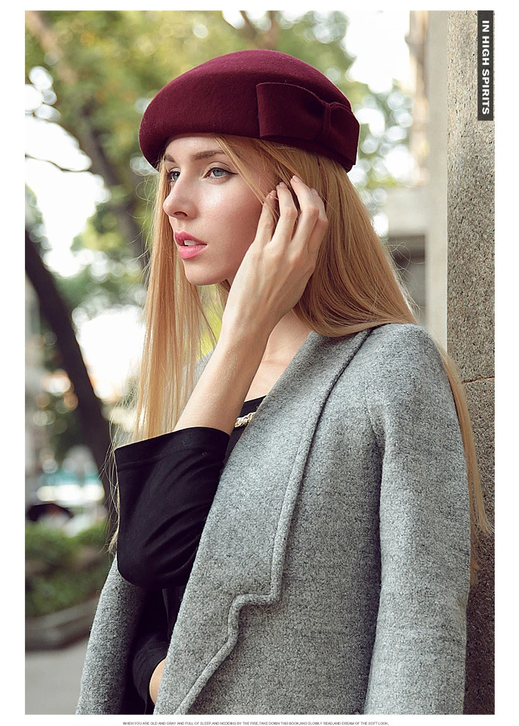 Boina femenina disponible en varios colores