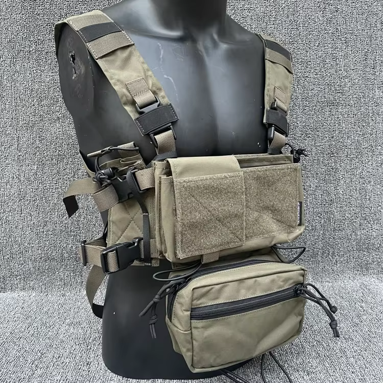 Vista del conjunto táctico con bolsa magnética