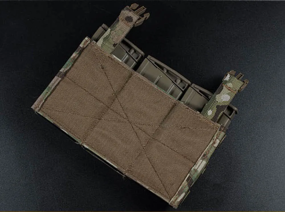 Portacargador triple 7.62 instalado en un panel frontal