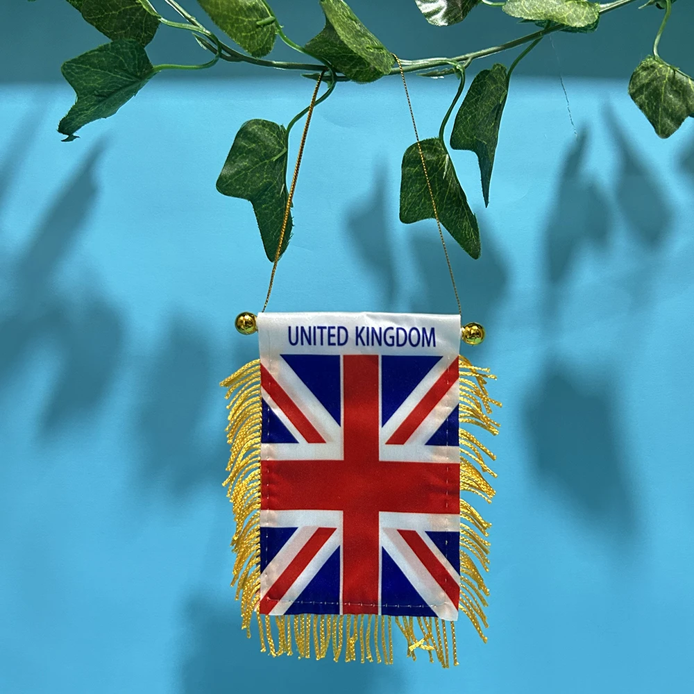 Bandera UK mostrada en el coche, frente y reverso visibles