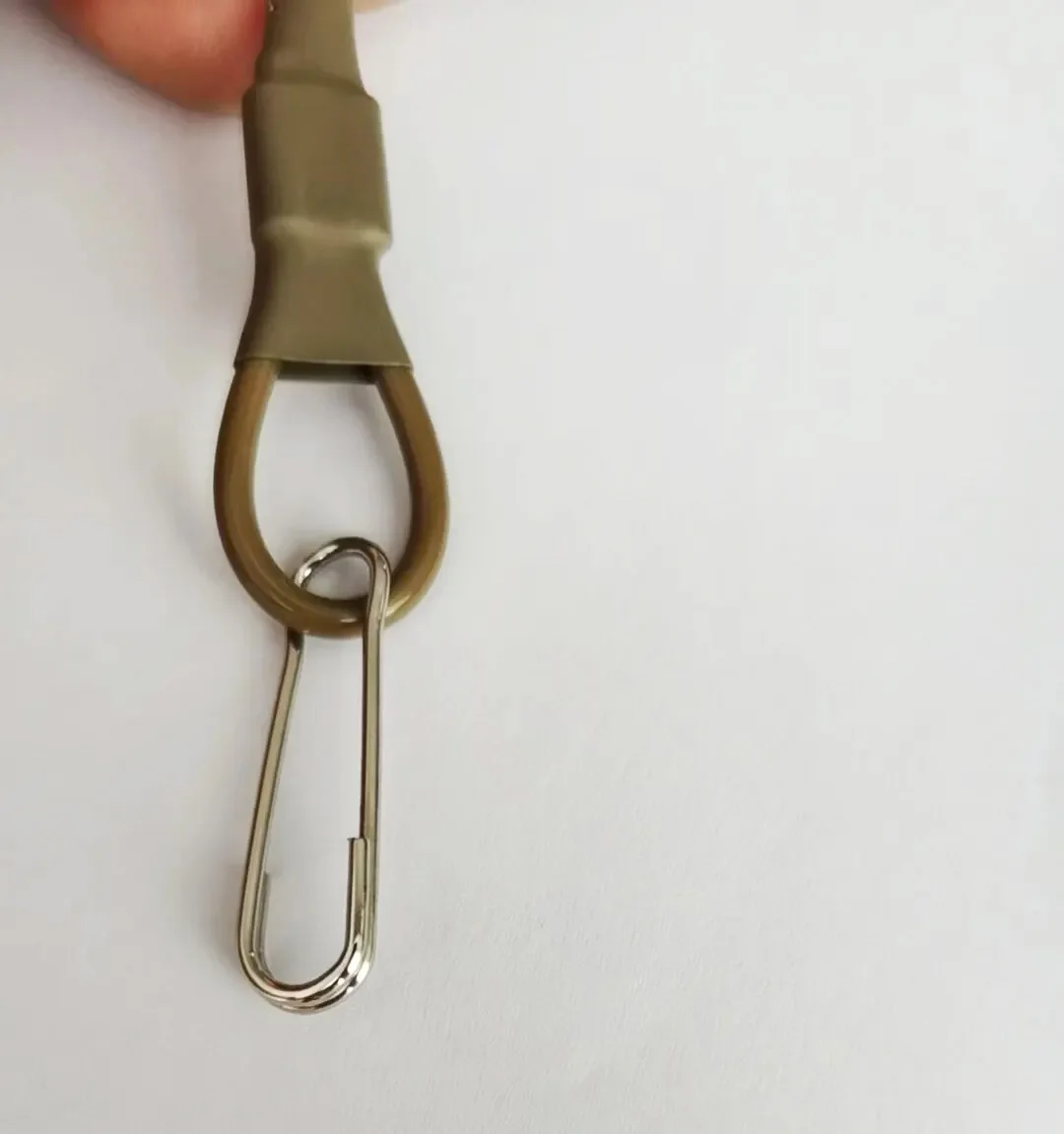 Cordón elástico táctico antipérdida para llavero, pistola y linterna - imagen 4